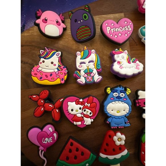 Sanrio Hello Kitty 19 Shoe Charms Multiple Characters Fits Crocs - Picture 2 of 6